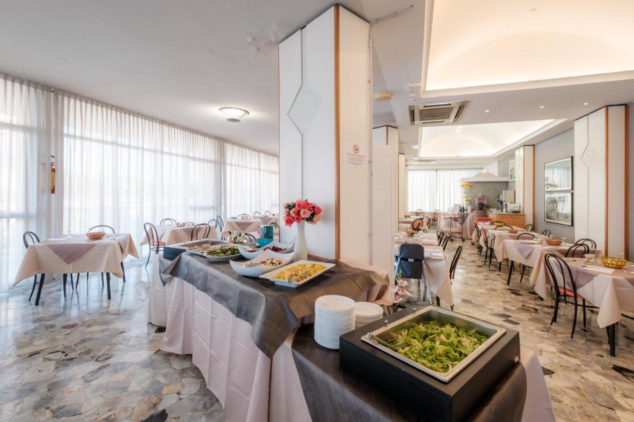 Hotel Crown Rimini Dış mekan fotoğraf