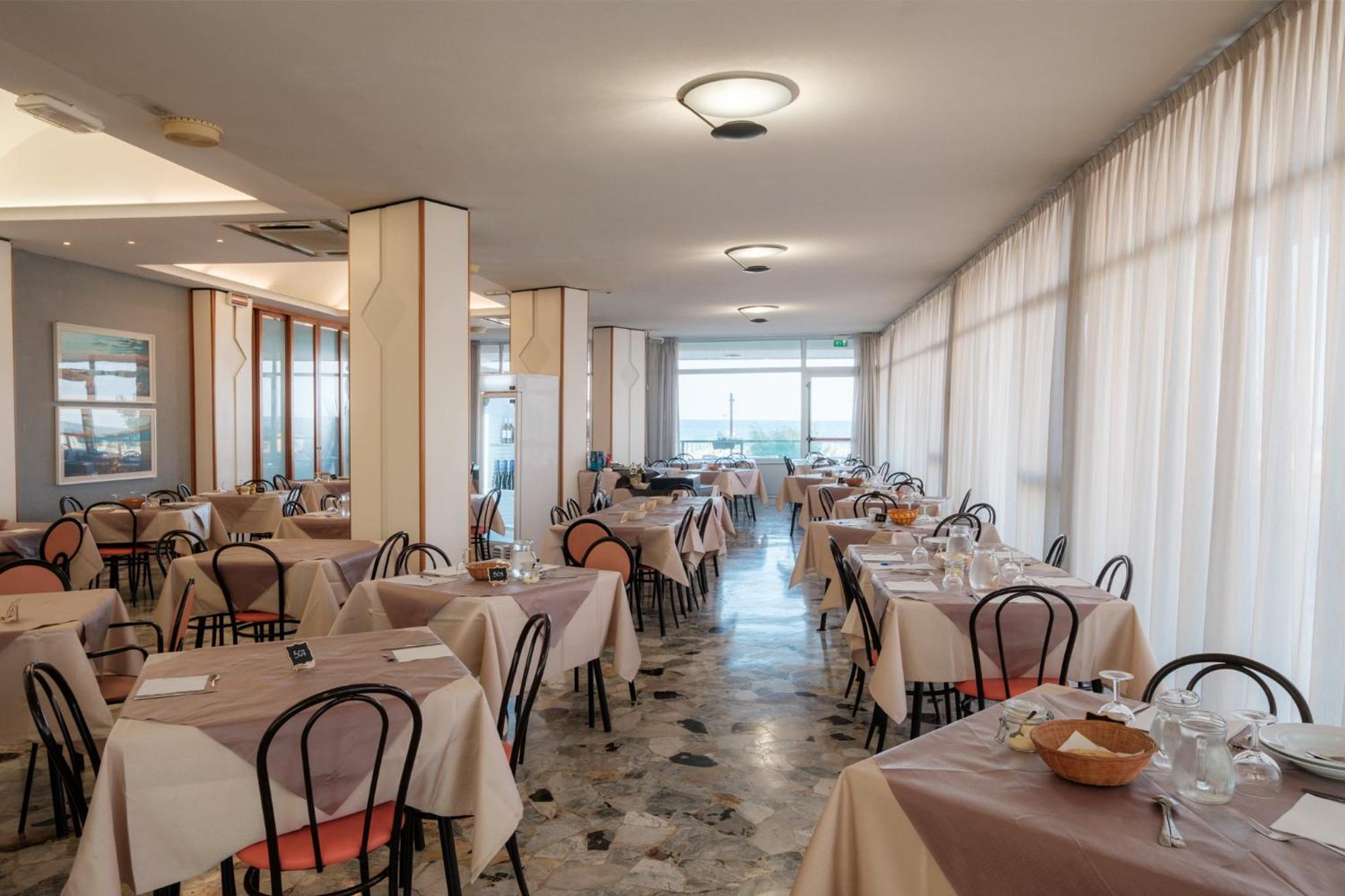 Hotel Crown Rimini Dış mekan fotoğraf