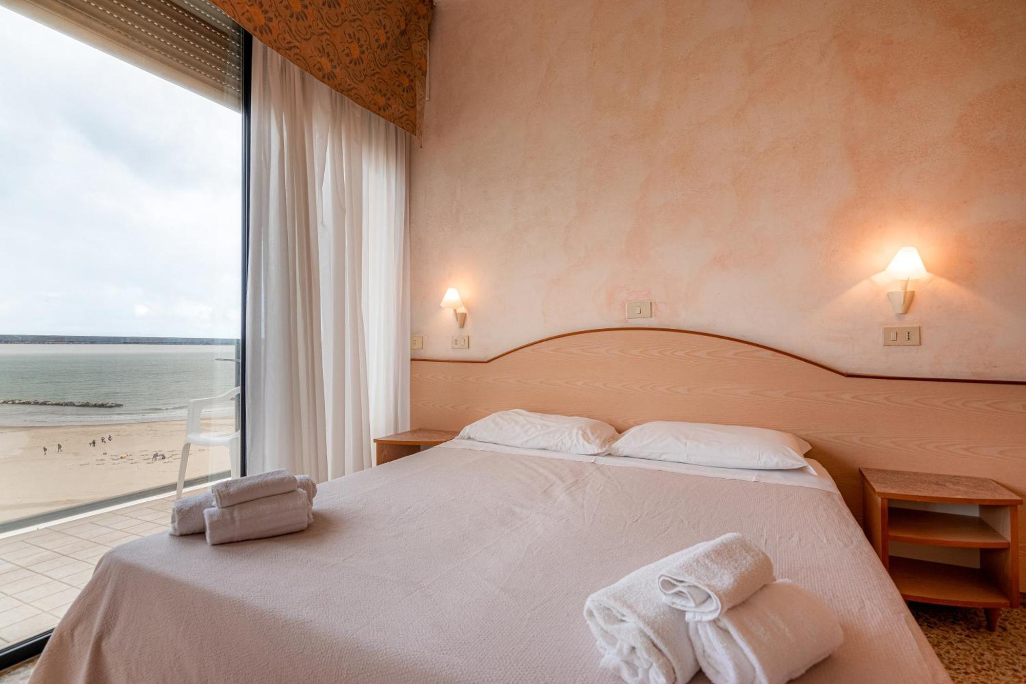 Hotel Crown Rimini Dış mekan fotoğraf